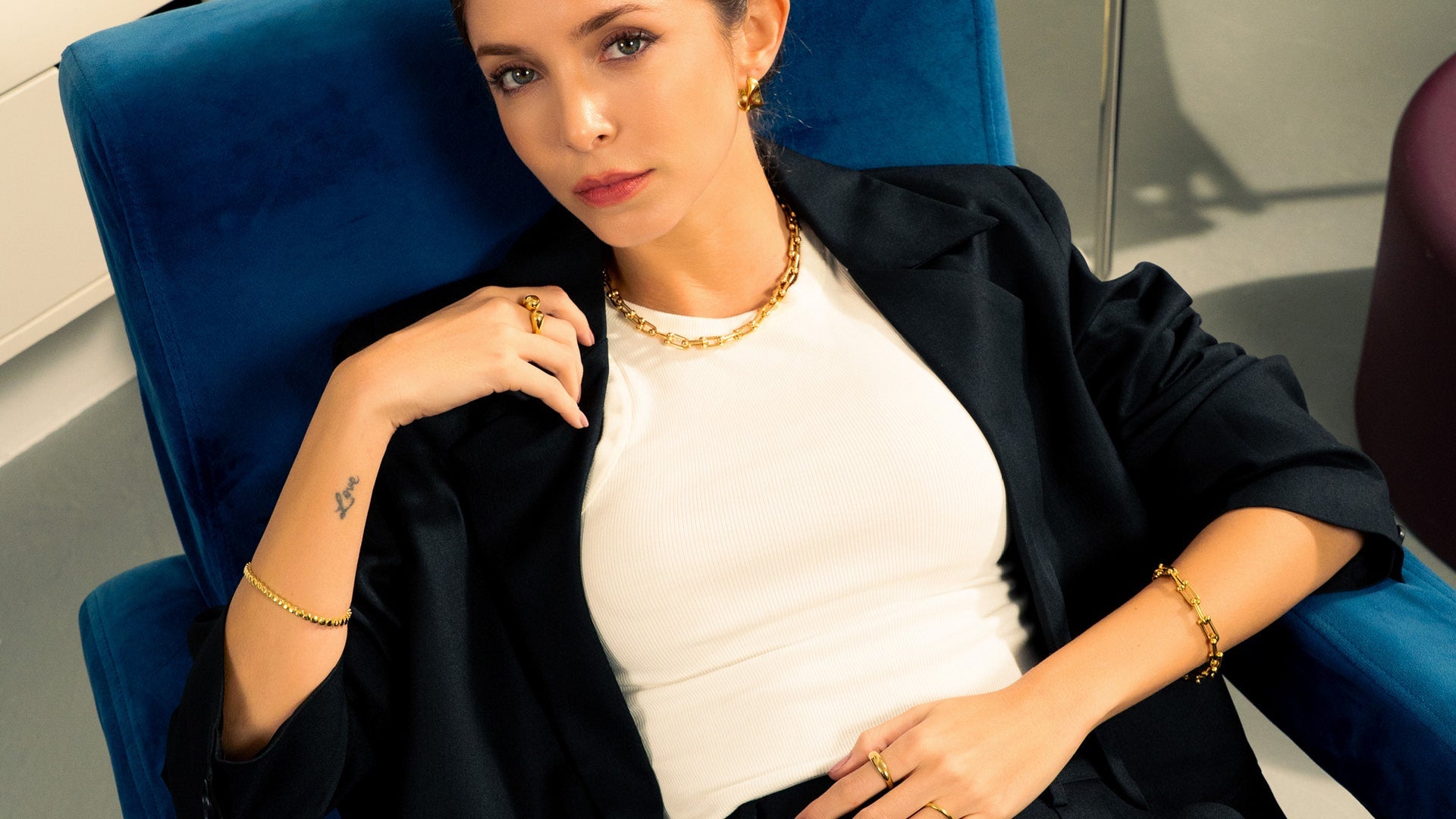 LAVANA stainless steel jewellery collection featuring bracelets, rings, and necklaces in a lifestyle display