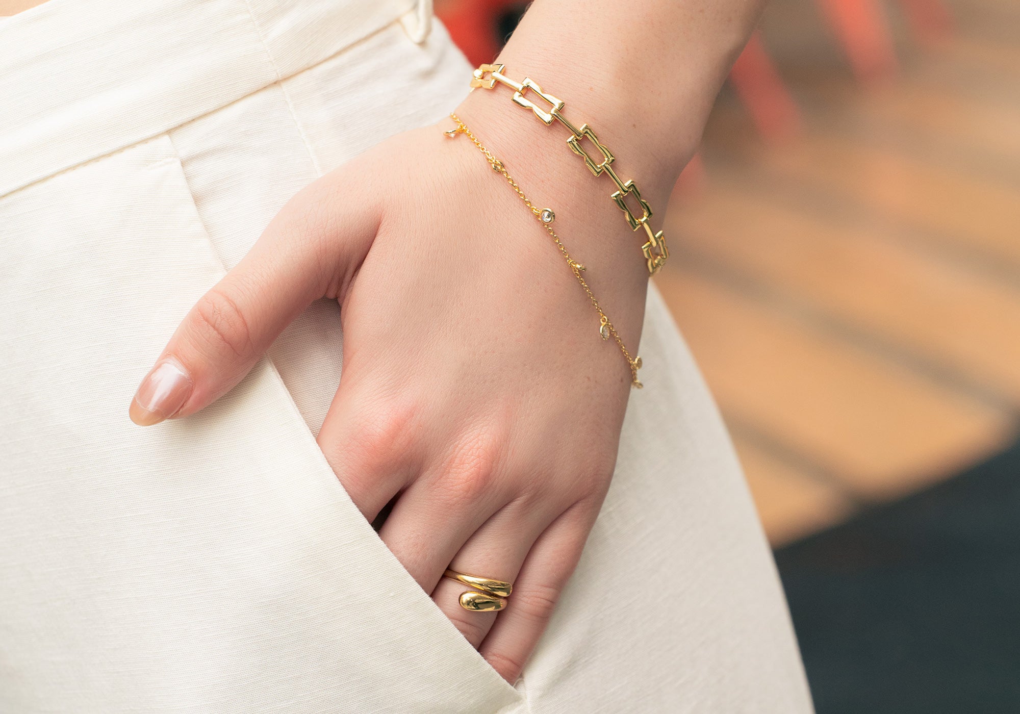 LAVANA fine jewellery roots collection featuring elegant gold and gemstone pieces on product page